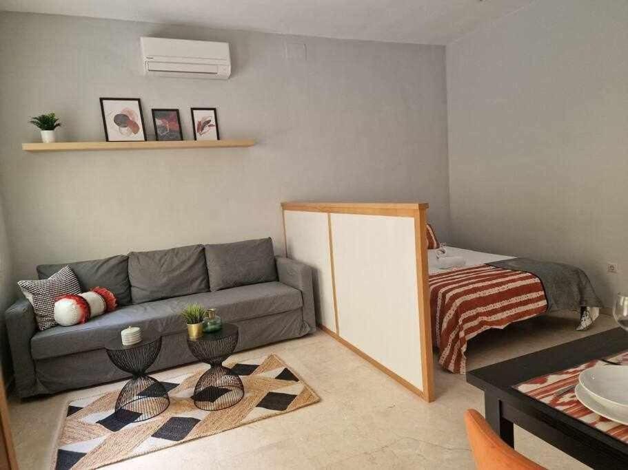 Isg Apartments Estudio En La Alameda Siviglia Esterno foto